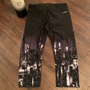 DKNY cityscape Capri leggings